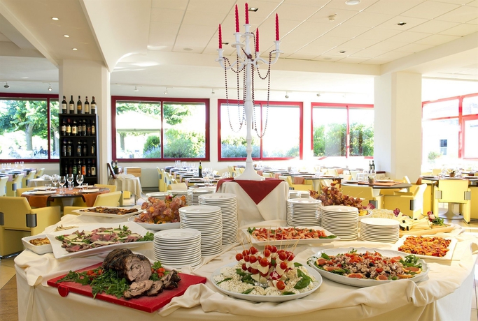 Imagen del bar/restaurante del Hotel Grand Admiral Palace. Foto 2