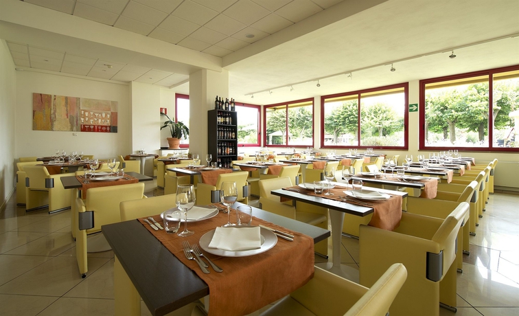 Imagen del bar/restaurante del Hotel Grand Admiral Palace. Foto 3