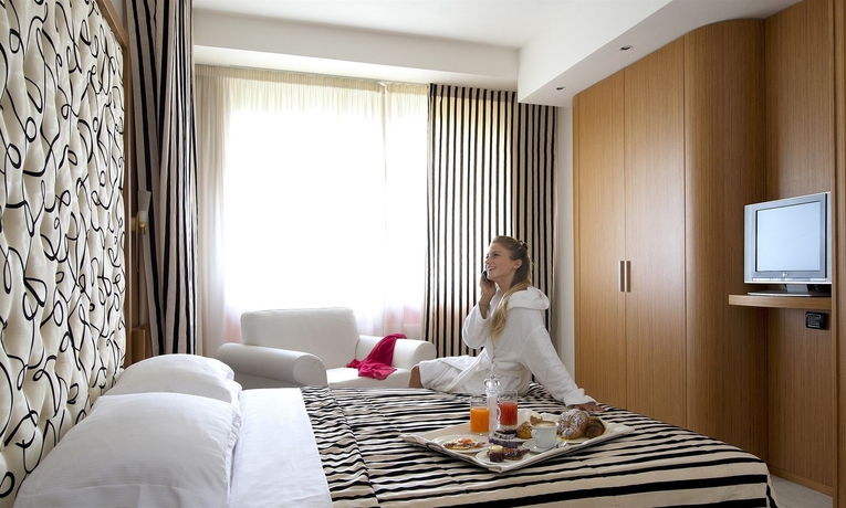 Imagen de la habitación del Hotel Grand Admiral Palace. Foto 8