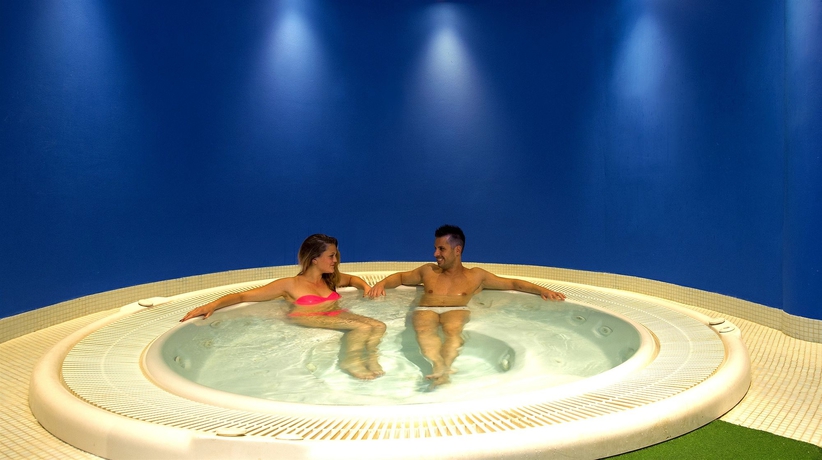 Imagen de la piscina del Hotel Grand Admiral Palace. Foto 15