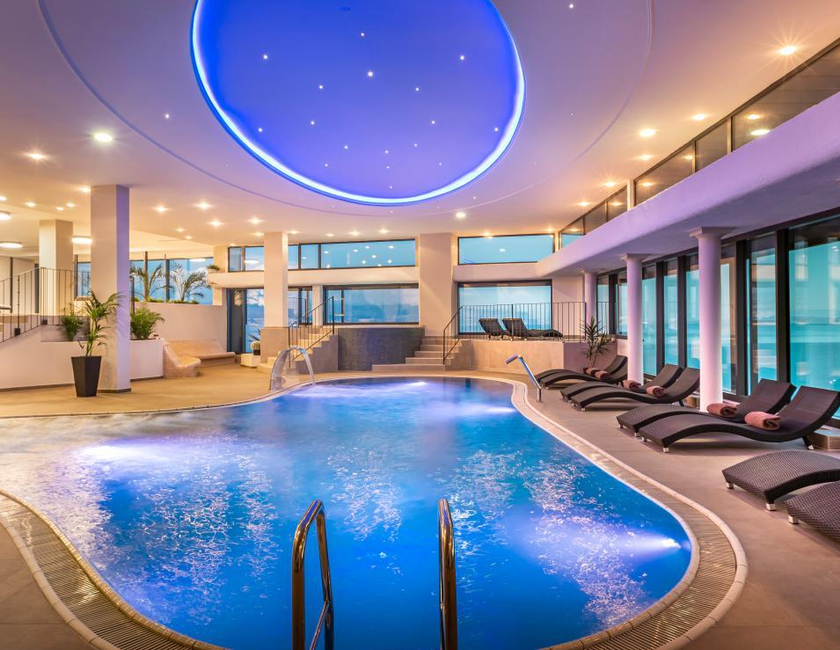 Imagen de la piscina del Hotel Grand Adriatic I. Foto 16
