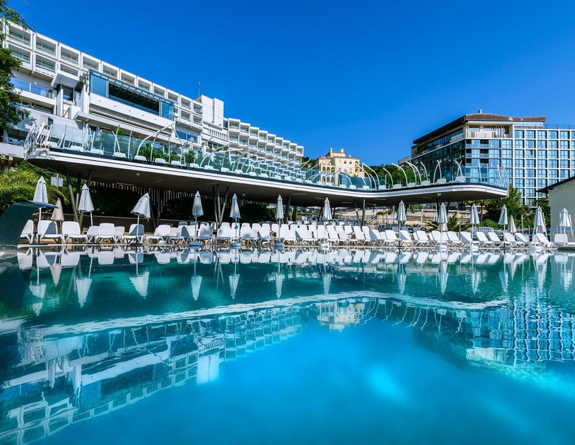 Imagen de la piscina del Hotel Grand Adriatic Ii. Foto 17