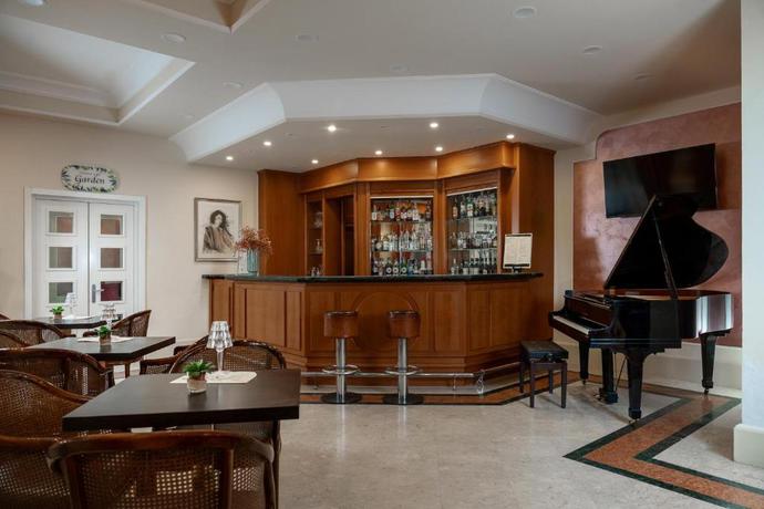 Imagen de los interiores del Hotel Grand Adriatico. Foto 11