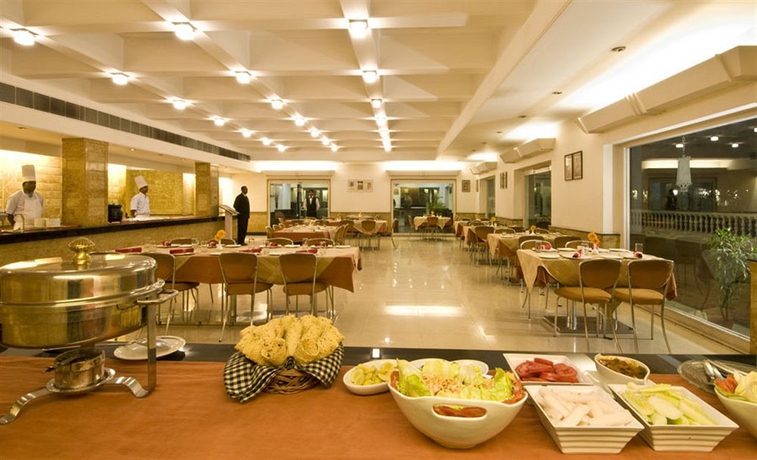 Imagen del bar/restaurante del Hotel Grand Agra. Foto 2