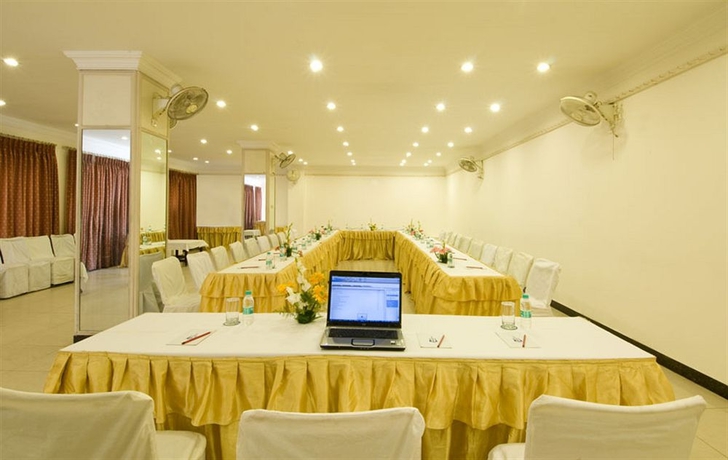 Imagen de los interiores del Hotel Grand Agra. Foto 9
