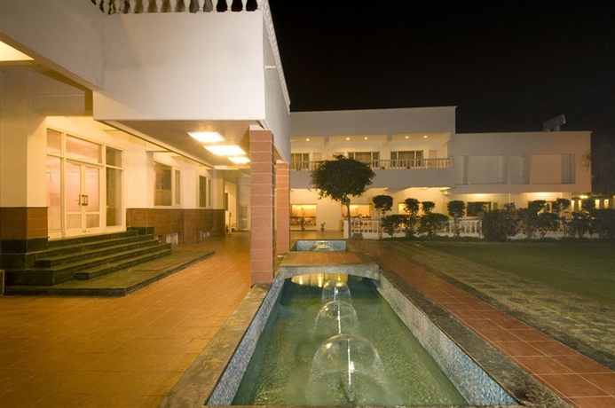 Imagen de los exteriores del Hotel Grand Agra. Foto 7