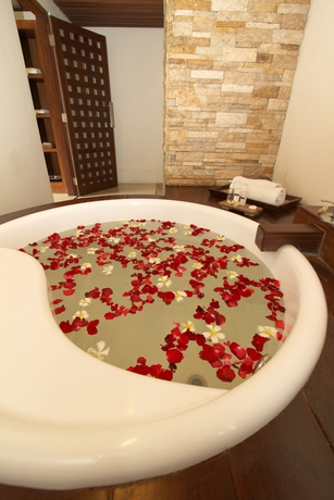 Imagen de la piscina del Hotel Grand Akhyati Villas and Spa. Foto 14
