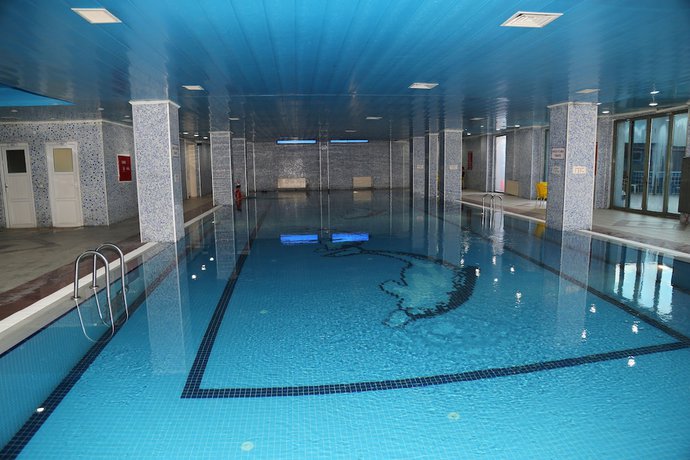 Imagen de la piscina del Hotel Grand Alin Tokat. Foto 20