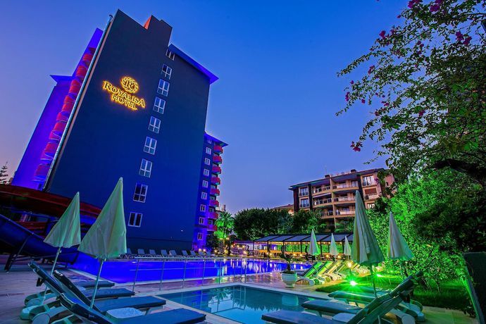 Imagen de la piscina del Hotel Grand Alisa &ndash; Ex.Royalisa. Foto 15