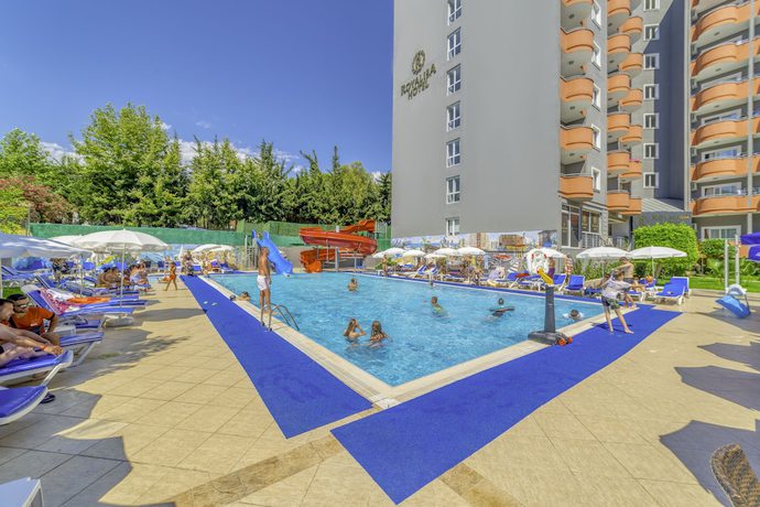 Imagen de la piscina del Hotel Grand Alisa &ndash; Ex.Royalisa. Foto 17