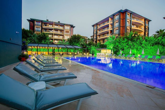Imagen de la piscina del Hotel Grand Alisa &ndash; Ex.Royalisa. Foto 20