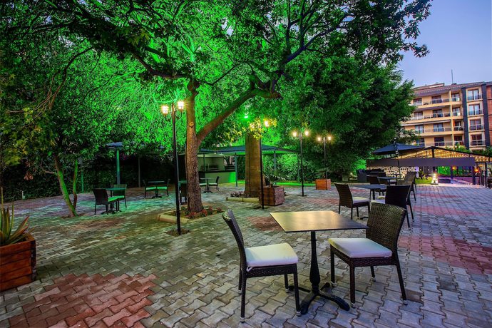 Imagen de los interiores del Hotel Grand Alisa &ndash; Ex.Royalisa. Foto 13
