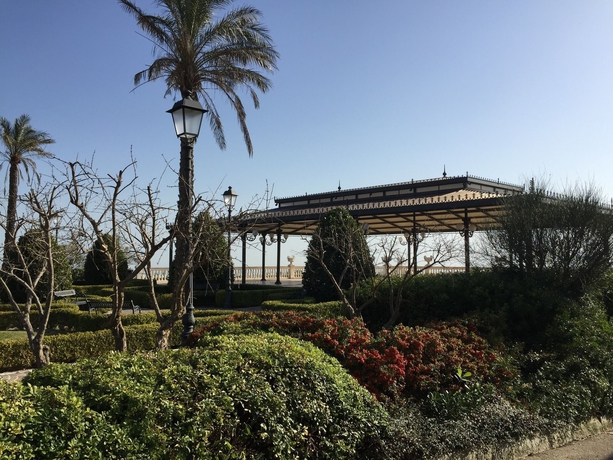 Imagen de los exteriores del Hotel Grand Aljope. Foto 8