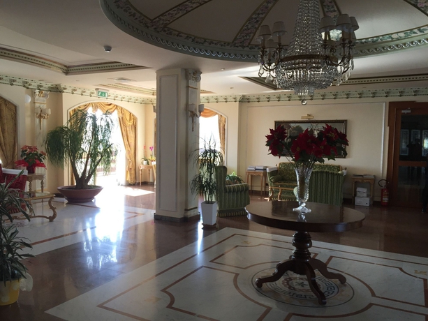 Imagen de los interiores del Hotel Grand Aljope. Foto 10