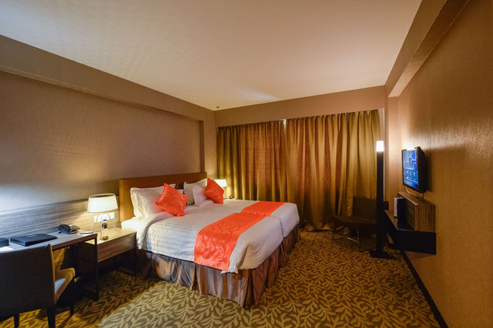 Imagen de la habitación del Hotel Grand Alora. Foto 7