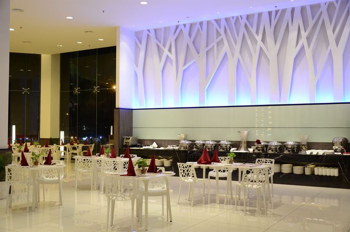 Imagen de la habitación del Hotel Grand Alora. Foto 8
