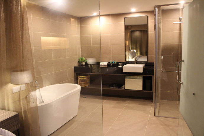 Imagen de la habitación del Hotel Grand Alora. Foto 11