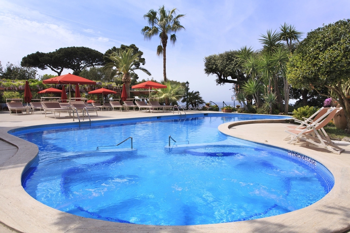 Imagen de la piscina del Hotel Grand Ambasciatori. Foto 7
