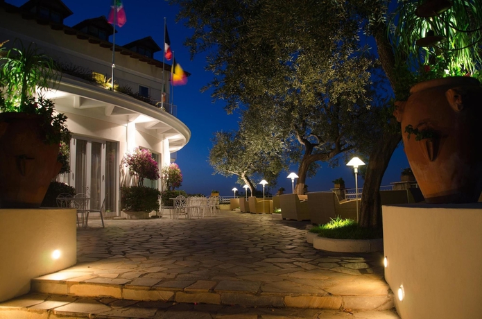 Imagen de los exteriores del Hotel Grand Aminta. Foto 5