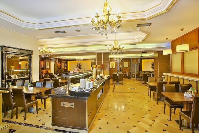 Imagen del bar/restaurante del Hotel Grand Ant. Foto 4