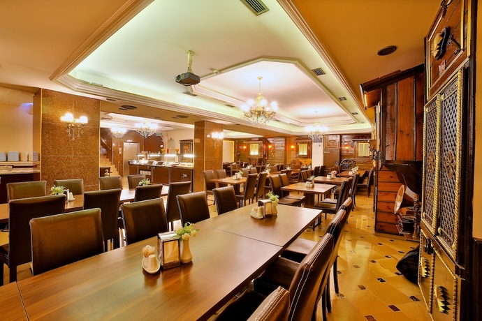 Imagen del bar/restaurante del Hotel Grand Ant. Foto 6