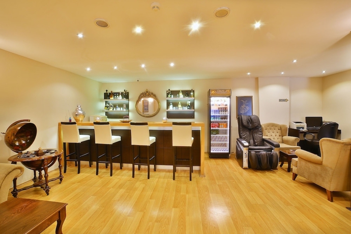 Imagen del bar/restaurante del Hotel Grand Ant. Foto 8