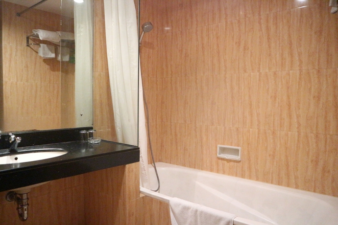 Imagen de la habitación del Hotel Grand Anugerah. Foto 6