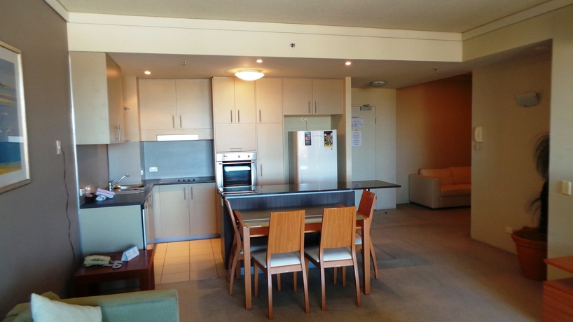 Imagen de la habitación del Hotel Grand Apartments, Labrador. Foto 1
