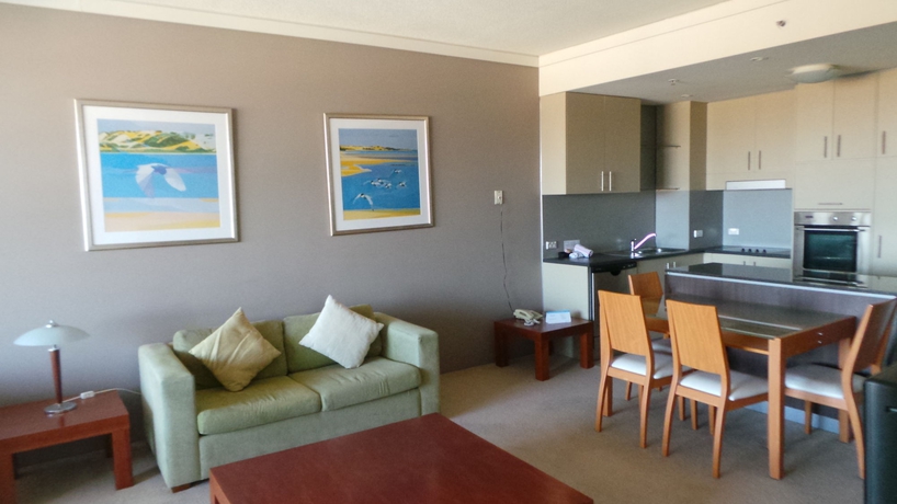 Imagen de la habitación del Hotel Grand Apartments, Labrador. Foto 4