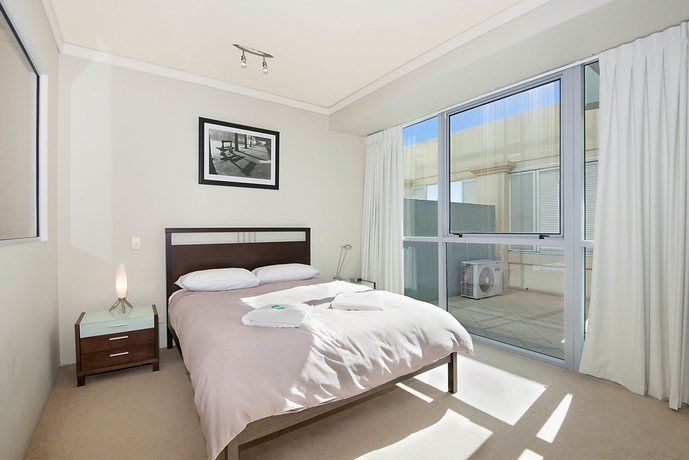 Imagen de la habitación del Hotel Grand Apartments, Labrador. Foto 9