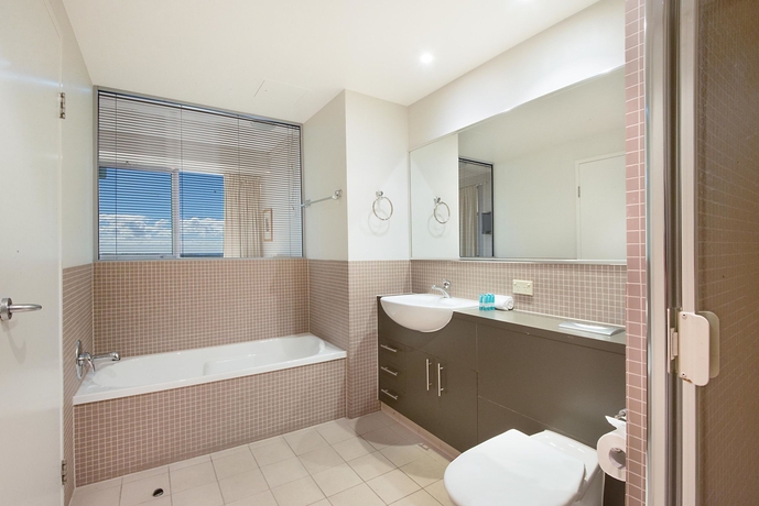 Imagen de la habitación del Hotel Grand Apartments, Labrador. Foto 10