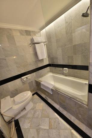 Imagen de la habitación del Hotel Grand Aquila Bandung. Foto 9