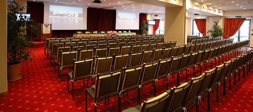 Imagen de los interiores del Hotel Grand Arenzano. Foto 6