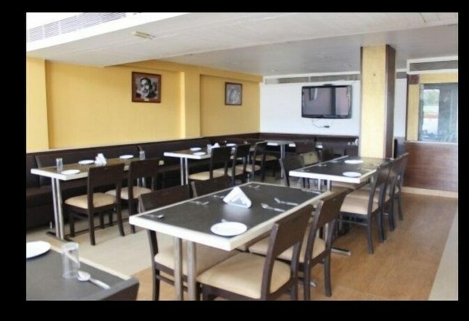 Imagen del bar/restaurante del Hotel Grand Ashirwad Beacon. Foto 13