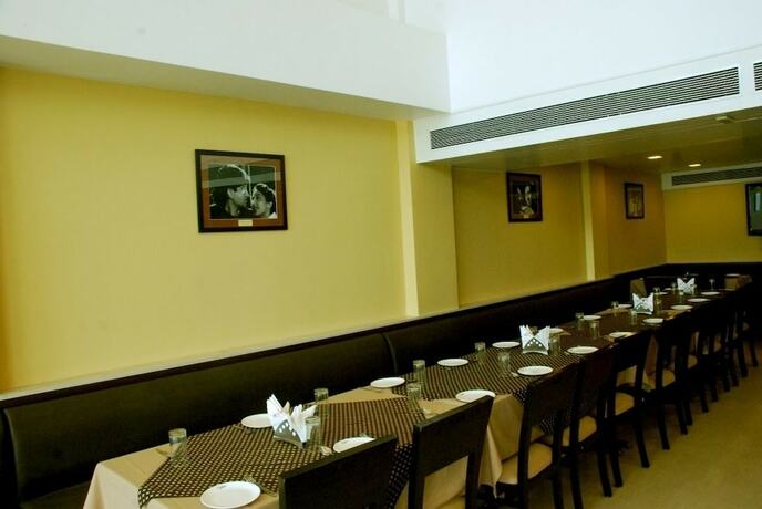 Imagen del bar/restaurante del Hotel Grand Ashirwad Beacon. Foto 15