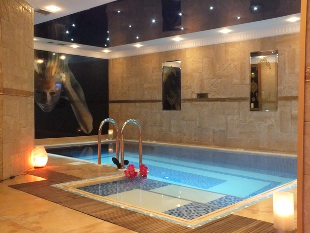 Imagen de la piscina del Hotel Grand Asiyan. Foto 15