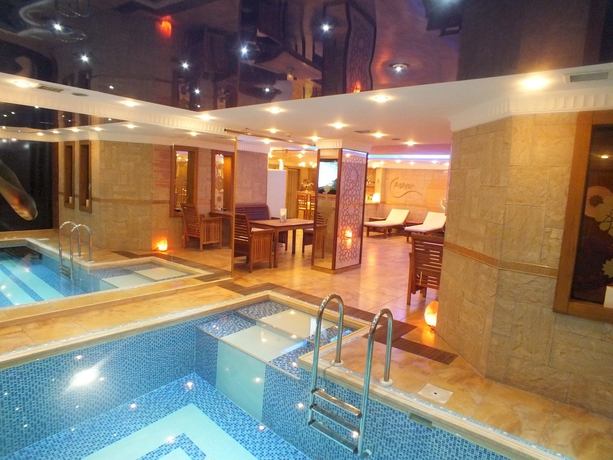 Imagen de la piscina del Hotel Grand Asiyan. Foto 16