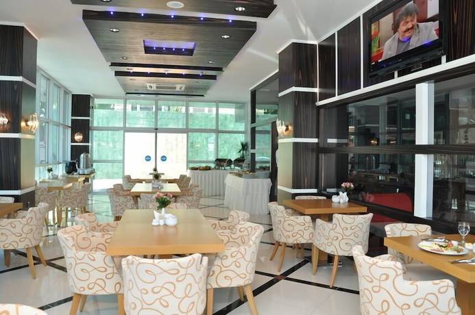 Imagen del bar/restaurante del Hotel Grand Asos. Foto 7