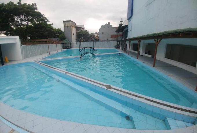 Imagen de la piscina del Hotel Grand Asrilia Hotel Convention and Restaurant. Foto 11