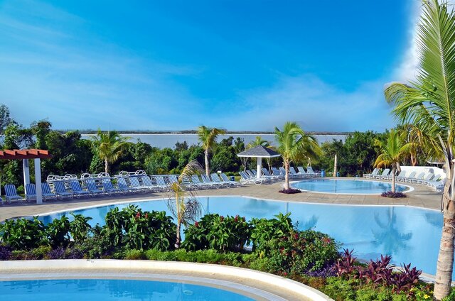 Imagen de la piscina del Hotel Grand Aston Cayo Las Brujas Beach Resort & Spa. Foto 18