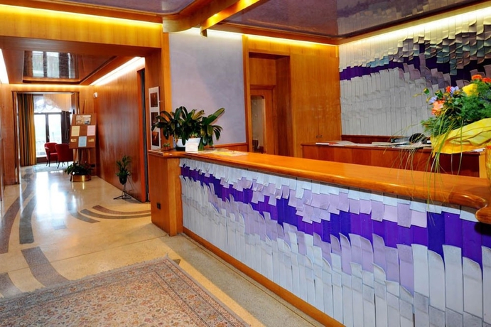 Imagen de los interiores del Hotel Grand Astoria, Tobia. Foto 13