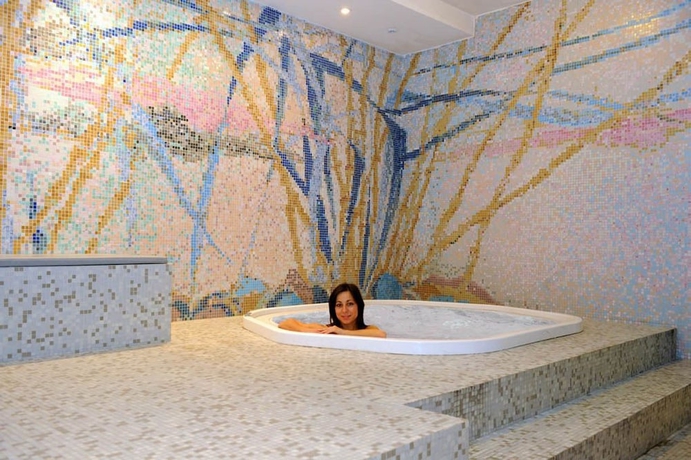 Imagen de la piscina del Hotel Grand Astoria, Tobia. Foto 19