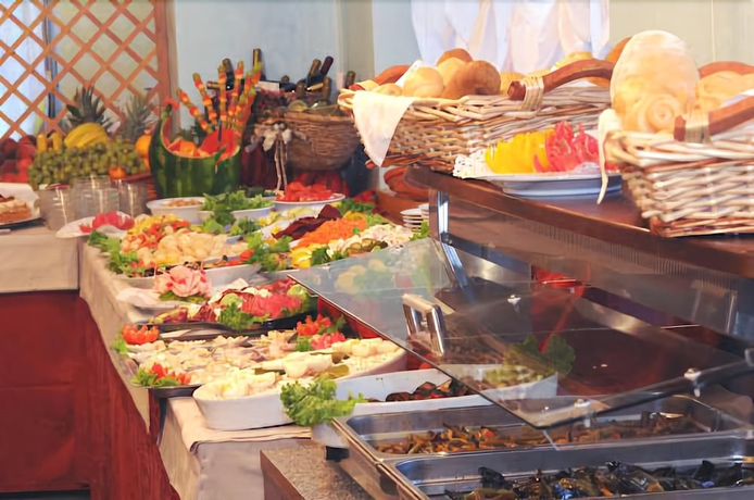 Imagen del bar/restaurante del Hotel Grand Astoria, Tobia. Foto 5