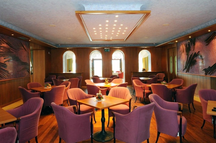 Imagen de los interiores del Hotel Grand Astoria, Tobia. Foto 17