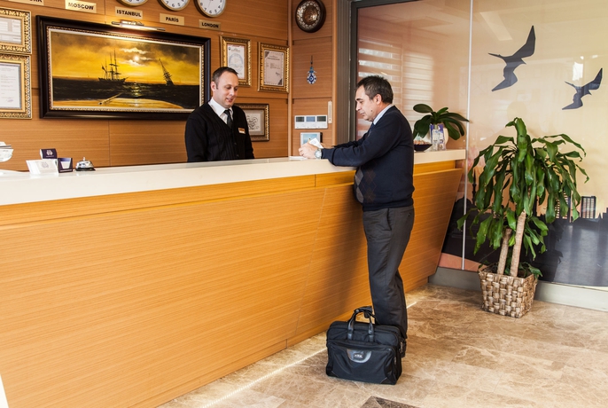 Imagen de los interiores del Hotel Grand Avcilar. Foto 16