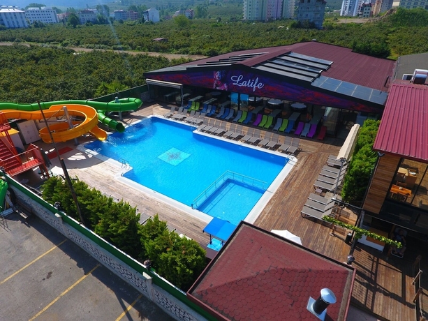 Imagen de la piscina del Hotel Grand Ayzek Otel. Foto 15