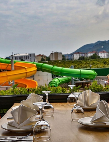 Imagen de la piscina del Hotel Grand Ayzek Otel. Foto 18