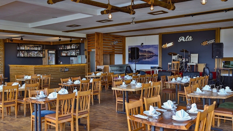 Imagen del bar/restaurante del Hotel Grand Ayzek Otel. Foto 2