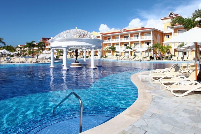 Imagen de la piscina del Hotel Grand Bahia Principe Aquamarine. Foto 11