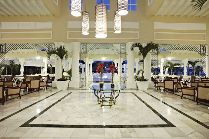 Imagen de los interiores del Hotel Grand Bahia Principe Aquamarine. Foto 7